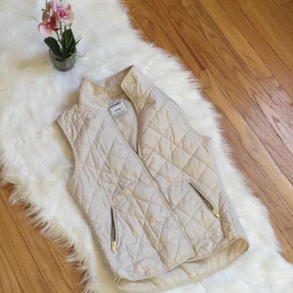 🦄NWOT! Cream vest